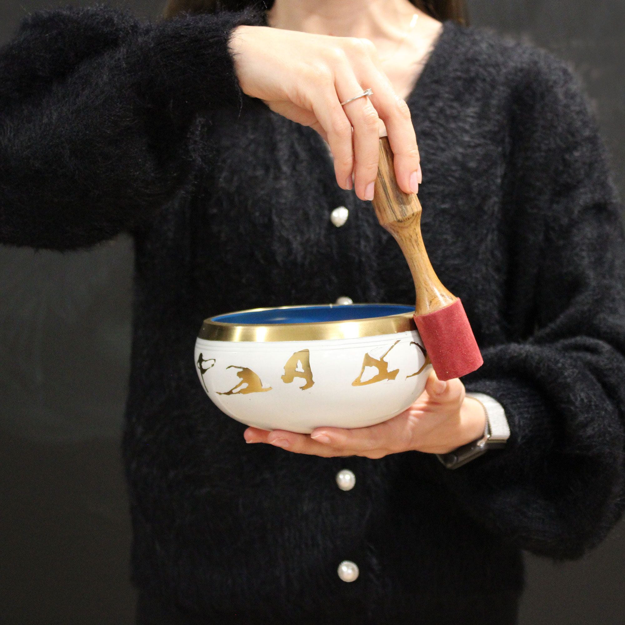 Large Yoga Moves Singing Bowl Set- White/Blue 14x6.5cm